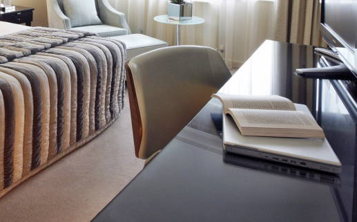 今天万年历2033年08月18日迁居新址的好日子,乔迁吉日