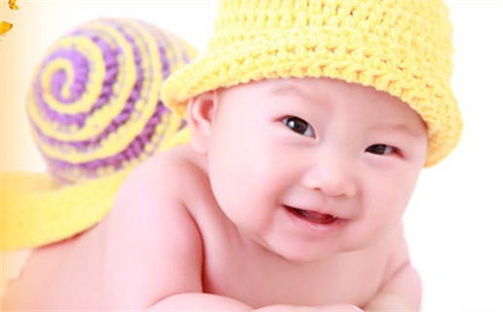 何姓男孩子取名