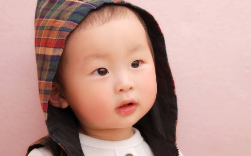 何姓女孩子取名