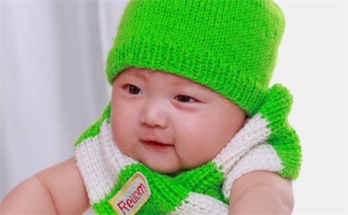 如何给2026年11月28日出生的何姓女宝宝起个好名字？专业分析与建议